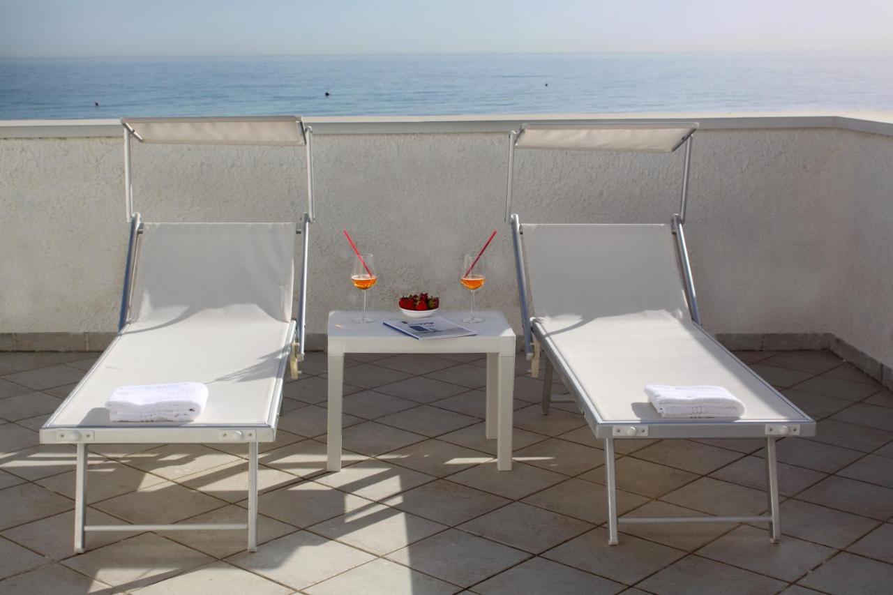 Dimora Grazia In Riva Al Mare Apartment Monopoli Bagian luar foto