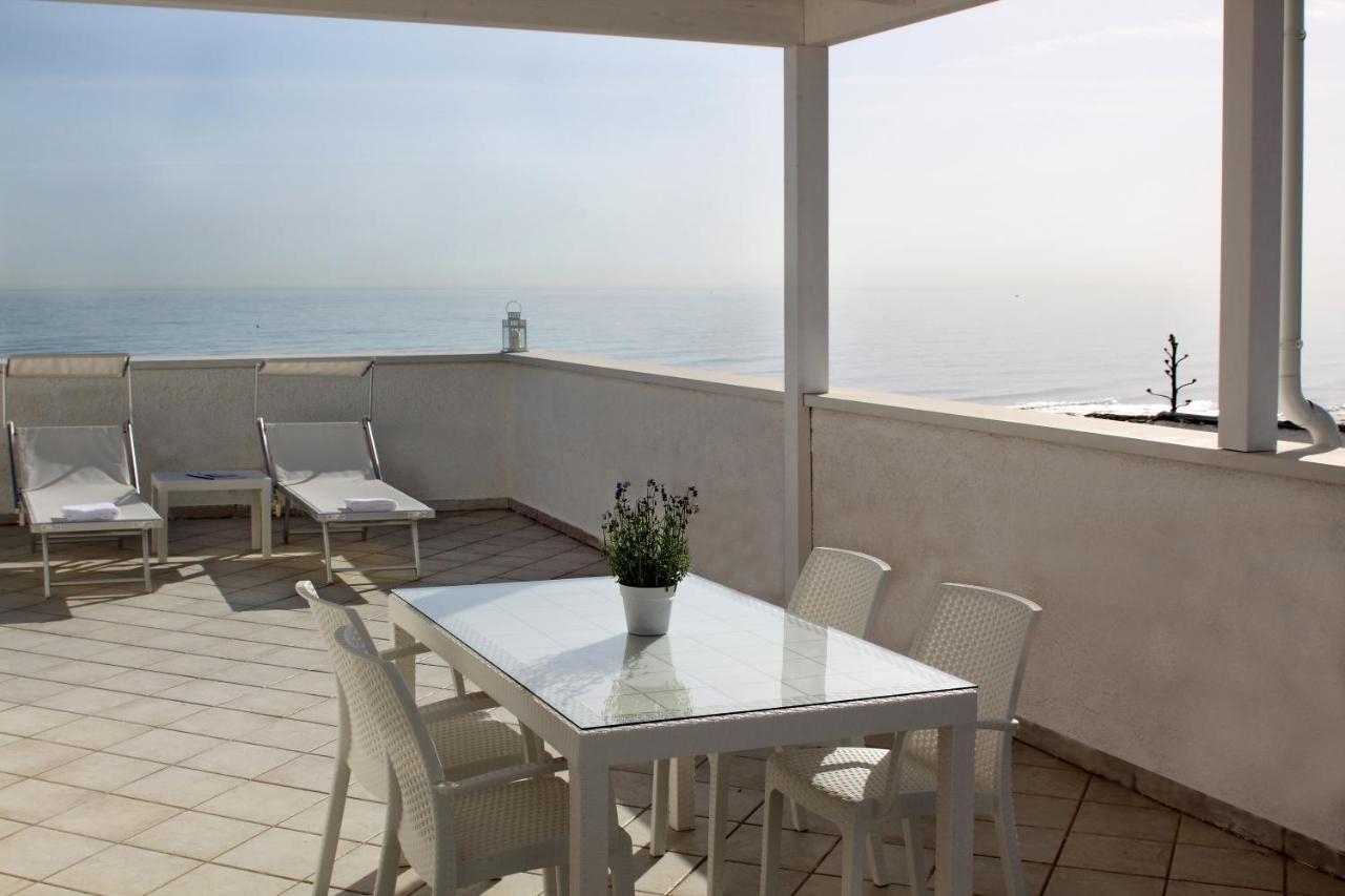 Dimora Grazia In Riva Al Mare Apartment Monopoli Bagian luar foto